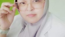 dr. Hj. Yuliani saat menjadi narasumber di RRI membahas bahaya toksoplasmosis dan pencegahan