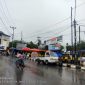 Pedagang Berjualan di Trotoar 