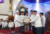 Safari  Ramadhan Perdana Pemkot Serahkan Dana Hibah Rp10 Juta 