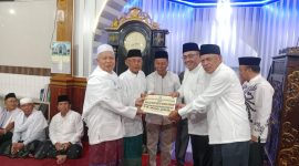 Safari  Ramadhan Perdana Pemkot Serahkan Dana Hibah Rp10 Juta 