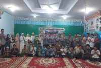 Lembaga Swadaya Masyarakat (LSM) Semut Merah menggelar acara buka puasa bersama dengan anak yatim