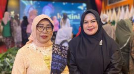 Ketua Gabungan Organisasi Wanita (GOW) Kota Sungai Penuh, Ny. Mawarti Hamzah, Bersama Wakil Ketua I GOW, Firna Dianda,