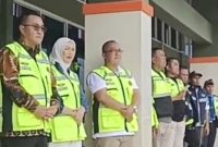 Walikota Sungai Penuh, Alfin, S.H., bersama istri, Sri Kartini Alfin, 