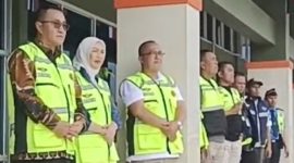 Walikota Sungai Penuh, Alfin, S.H., bersama istri, Sri Kartini Alfin, 