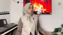 Bu Guru Salsa Menunjukkan Kemampuan Didunia Tarik Suara di YouTube 