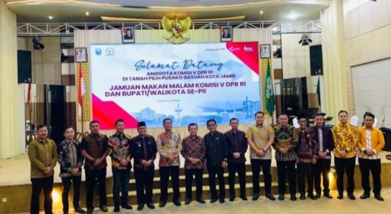 Walikota Sungai Penuh, Alfin, S.H, bersama Komisi V DPR RI dan  Bupati beserta Walikota Se Provinsi Jambi 
