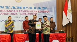 Walikota Sungai penuh Alfin, SH Serahkan LKPD 2024 ke BPK Jambi  
