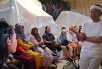Dedi Mulyadi Gubernur Jawa  Barat  dalam sebuah  pertemuan terlibat perdebatan dengan Aura Cinta remaja  asal Bekasi, Jabar,