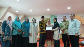 Pemerintah Kota Sungai Penuh Serahkan Sertifikat Penghargaan Kepada Yuli Emilia Rosa, S.T,.