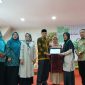 Pemerintah Kota Sungai Penuh Serahkan Sertifikat Penghargaan Kepada Yuli Emilia Rosa, S.T,.