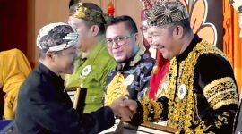 Festival Tunas Bahasa Ibu Nasional, Bupati Monadi Terima Penghargaan dari Menteri Pendidikan Dasar dan Menengah RI