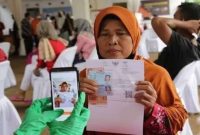 Ilustrasi Penerimaan Bansos(Foto Humas Kemensos)