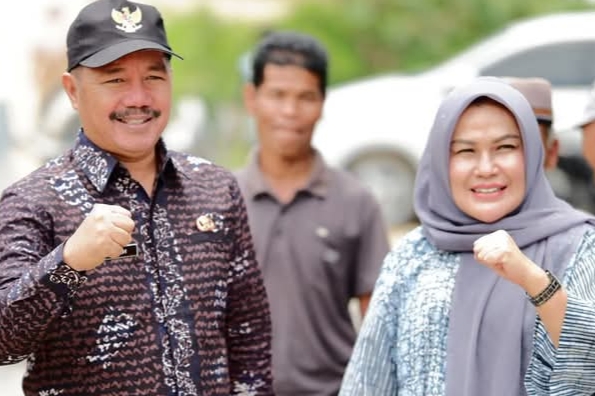 Kadis PUPR Kabupaten Kerinci Maya Novebri Bersama Bupati Kerinci Monadi 