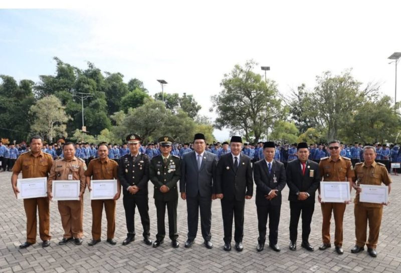 Momen  Harkitnas Pemkot Sungai Penuh Apresiasi lima Desa Inspiratif di Halaman Kantor Walikota Sungai Penuh 