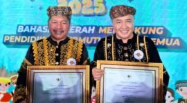 Walikota Sungai penuh Alfin dan Monadi Terima Penghargaan Festival Tunas Bahasa Ibu Nasional 