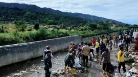 Bupati Kerinci Menghimbau masyarakat jangan Buang sampah ke sungai 