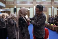 Walikota Sungai Penuh mengukuhkan Sri Sri Kartini, S.Kep., Ns sebagai Ketua Forum Kota Sehat  periode 2025–2030,