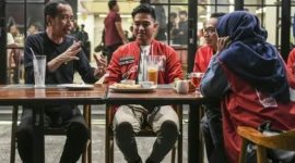 Nama Presiden ke-7 RI Joko Widodo (Jokowi) dan Kaesang Pangarep mengemuka dalam bursa calon ketua umum PSI. (ANTARA FOTO/Hafidz Mubarak A)

