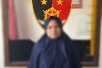 Eka Siswanti saat menjalani klarifikasi di Polsek Air Hangat Timur, usai menyebarkan hoaks soal daging kerbau di Facebook. (Foto: Humas Polres Kerinci)
