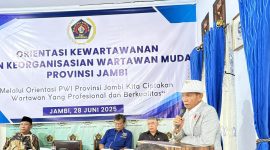 Ketua PWI Provinsi Jambi Ridwan Agus dalam kegiatan Orientasi Keorganisasian di Sekretariat PWI Jambi, Sabtu (28/6/2025)  menegaskan wartawan tidak boleh merangkap sebagai anggota LSM.