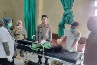 Polres Kerinci saat membawa korban kecelakaan kerumah sakit Senin (30/6/2025).

