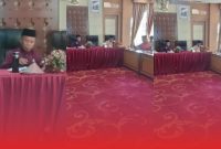 Sekretaris Daerah Alpian memberikan arahan dalam rapat penanganan stunting.