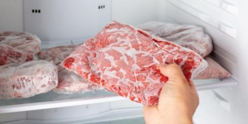 Ilustrasi Penyimpanan  Daging Kurban Dalam Kulkas