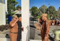 Wakil Walikota Sungai Penuh Azhar Hamzah Memimpinkan Apel Kedisiplinan di Halaman Kantor Walikota