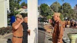 Wakil Walikota Sungai Penuh Azhar Hamzah Memimpinkan Apel Kedisiplinan di Halaman Kantor Walikota