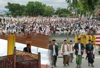 Walikota Bersama Masyarakat Sholat Idul Adha 1446 H di Lapangan Merdeka Kota sungai Penuh.