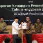 Walikota Alfin menerima penghargaan Opini WTP dari Ketua BPK RI Perwakilan Provinsi Jambi, Senin (16/6).