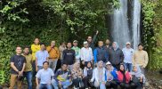 Adi Tri Putra meninjau sumber air Bukit Tengah yang mengering.