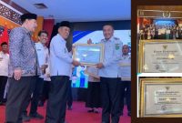 Wali Kota Sungai Penuh, Alfin, SH, menerima penghargaan Aksi Konvergensi Stunting dari Pemerintah Provinsi Jambi, tahun 2025.
