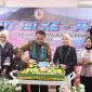 Wako Alfin memotong tumpeng didampingi Bunda PAUD, jajaran pengurus IBI, dan tamu undangan dalam puncak peringatan HUT IBI ke-74 Kota Sungai Penuh, Sabtu (5/7/2025