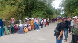 Warga Desa Pulau Pandan  Tanjung Merindu menolak PLTA ,yang berdampak buruk terhadap lingkungan ( Foto Heru )

