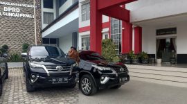 Mobil pribadi Toyota Fortuner milik Wawako Azhar Hamzah dengan pelat BH 1926 DW