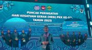 Ketua TP-PKK Kota Sungai Penuh, Ny. Sri Kartini Alfin, berfoto bersama Ketua Umum TP-PKK Pusat dan Ketua TP-PKK se-Indonesia pada Puncak HKG PKK ke-53 di Balikpapan.