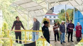 Bupati Kerinci Monadi meninjau IPA IKK Tanjung Genting di Kecamatan Gunung Kerinci, Sabtu (12/7/2025).

