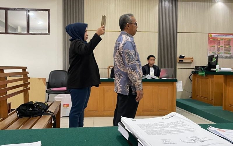 Ahli hukum saat memberikan keterangan di sidang kasus korupsi Stadion Mini Sungai Bungkal.( Foto inbrita)