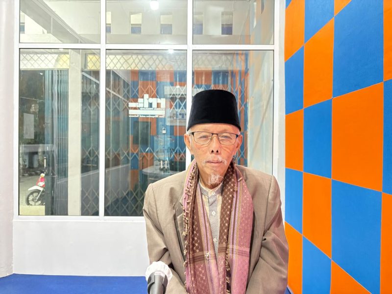 Ustadz Nahri, S.Ag dalam dialog interaktif di RRI Sungai Penuh, Kamis