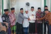 Wali Kota Sungai Penuh, Alfin SH, melaksanakan Safari Jumat di Masjid Baitul Gafur, Desa Pinggir Air, untuk mempererat silaturahmi dan mengajak warga jaga kebersihan lingkungan.
