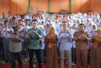 Mario Syahjohan bersama Kepala SMAN 1 Solok Selatan, guru, dan ratusan siswa usai kegiatan reses masa sidang III, Senin (28/7/2025).