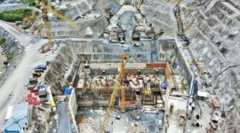 Pembangunan PLTA Kerinci di Jambi terus berlanjut, ditargetkan beroperasi pada November 2025. 