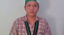 Aktivis Jambi dan alumni STAIN Kerinci, Fesdiamon, saat menyampaikan desakan pengusutan dugaan korupsi dana KIP-K di IAIN Kerinci. (Foto: Dok. iNBrita)