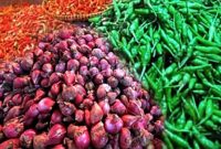 Ilustrasi bawang merah dan cabai yang harganya melonjak di pasar.