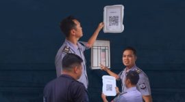 Pemasangan STEREK QR Code oleh Kepala KPR dan tim, mendukung sistem monitoring keamanan berbasis teknologi di Rutan Sungai Penuh.(Foto  Rutan Sungai Penuh)

