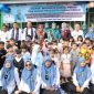 Wawako Azhar Hamzah didampingi Bunda PAUD dan rombongan saat meninjau kegiatan MPLS di salah satu PAUD Sungai Penuh ( Foto Humas Pemkot)