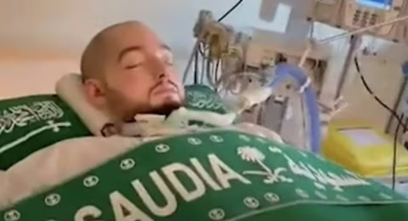 Pangeran Al-Waleed bin Khaled bin Talal Al Saud saat masih dirawat di King Abdulaziz Medical City, Riyadh. Ia wafat setelah 20 tahun koma.