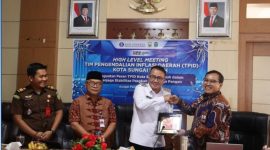 Wali Kota Sungai Penuh, Alfin SH, memimpin High Level Meeting TPID Semester II Tahun 2025 di Ruang Pola Kantor Wali Kota, Rabu (30/7).

