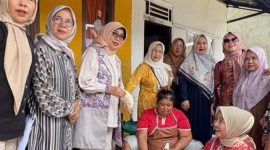 Kunjungan Ketua GOW Kota Sungai Penuh Marwati Azhar, ke usaha rumahan milik Buk Nonon Selasa 29 Juli 2025 ( Foto iNBrita)